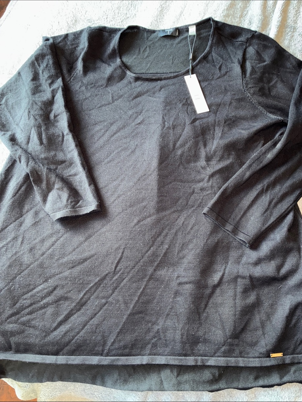 TAHARI Black Long-Sleeve Crewneck Tee